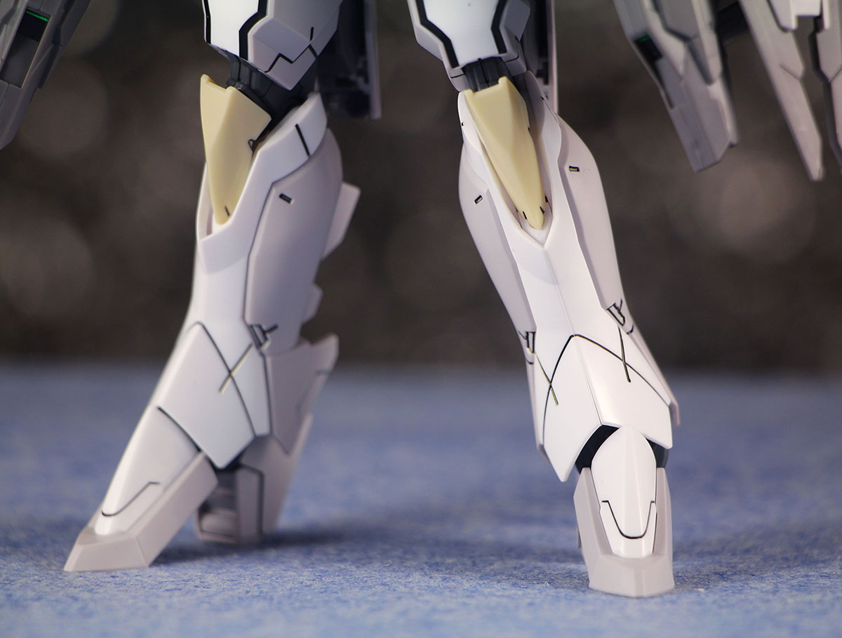 leg view of HGBF 1/144 Reversible Gundam