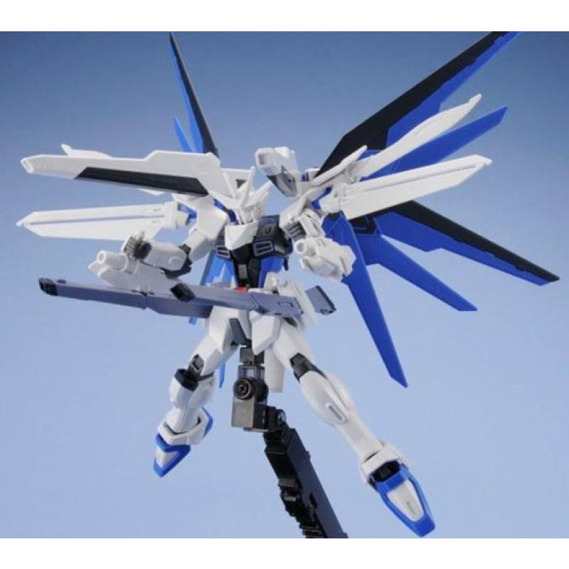 Hobby Japan Magazine October 2015 with HGCE FREEDOM GUNDAM CUSTOM KITS