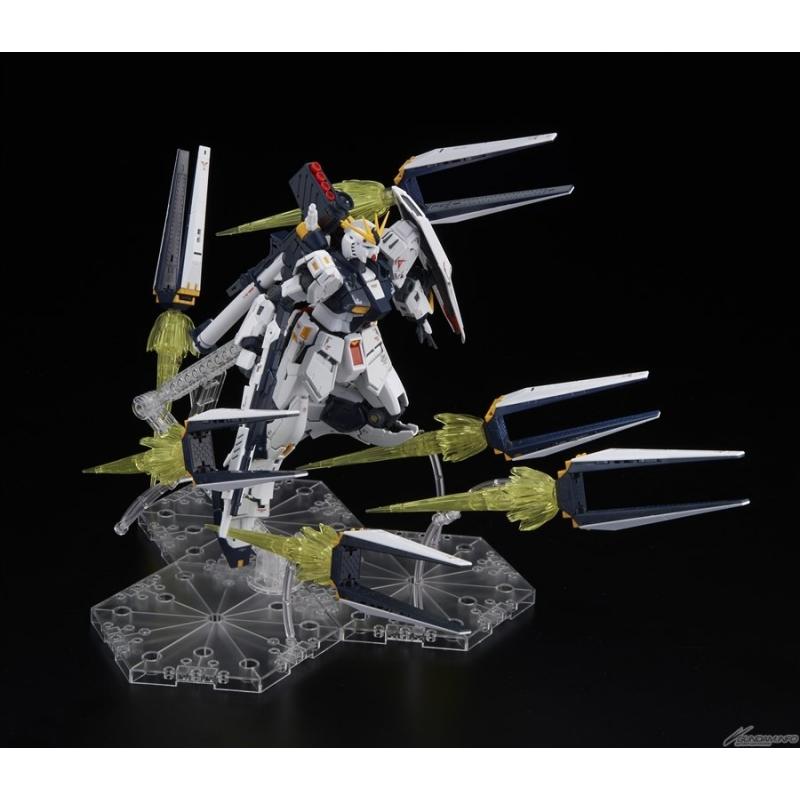 RG 1/144 Nu Gundam (v Gundam) with Fin Funnel Effect Set