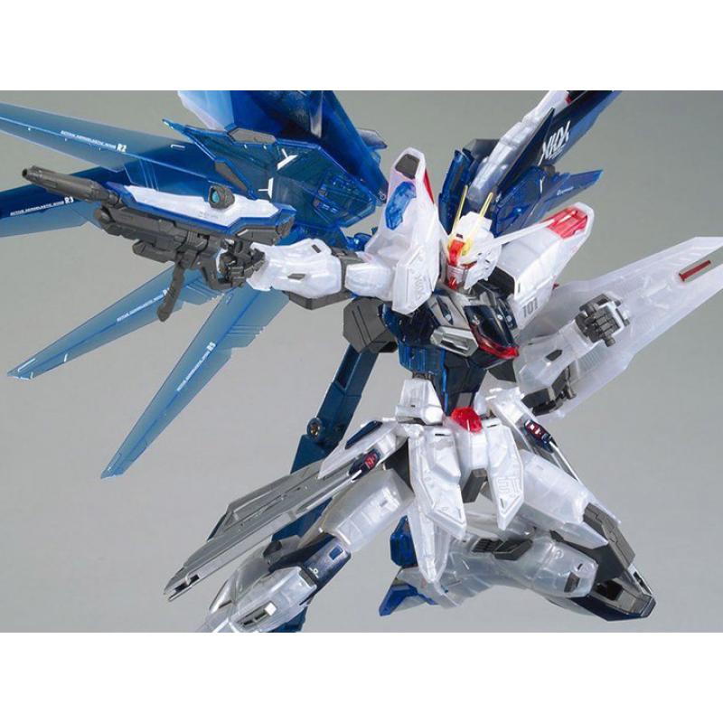 THE GUNDAM BASE LIMITED MG 1/100 FREEDOM GUNDAM VER.2.0 (CLEAR COLOR)