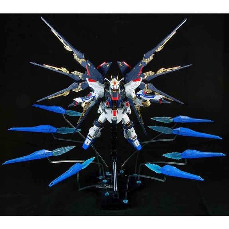 thumbnail image 2 of Bandai Gundam SEED Destiny MG Strike Freedom Gundam ZGMF-X20A 1:100 2 of 13