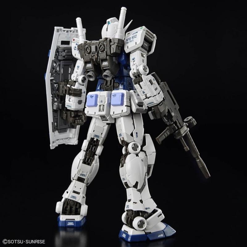 Bandai RG 1/144 RX-78-2 Gundam Ver.2.0 [Gundam Base Color]