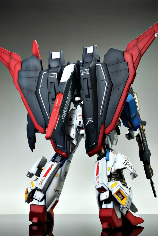 Bandai Hobby ZETA Gundam 1/60 Bandai Perfect Grade Action Figure